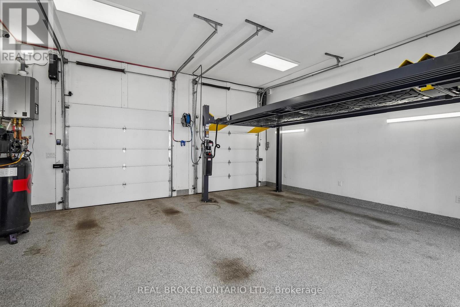 20 BROOKMOUNT ROAD - 32