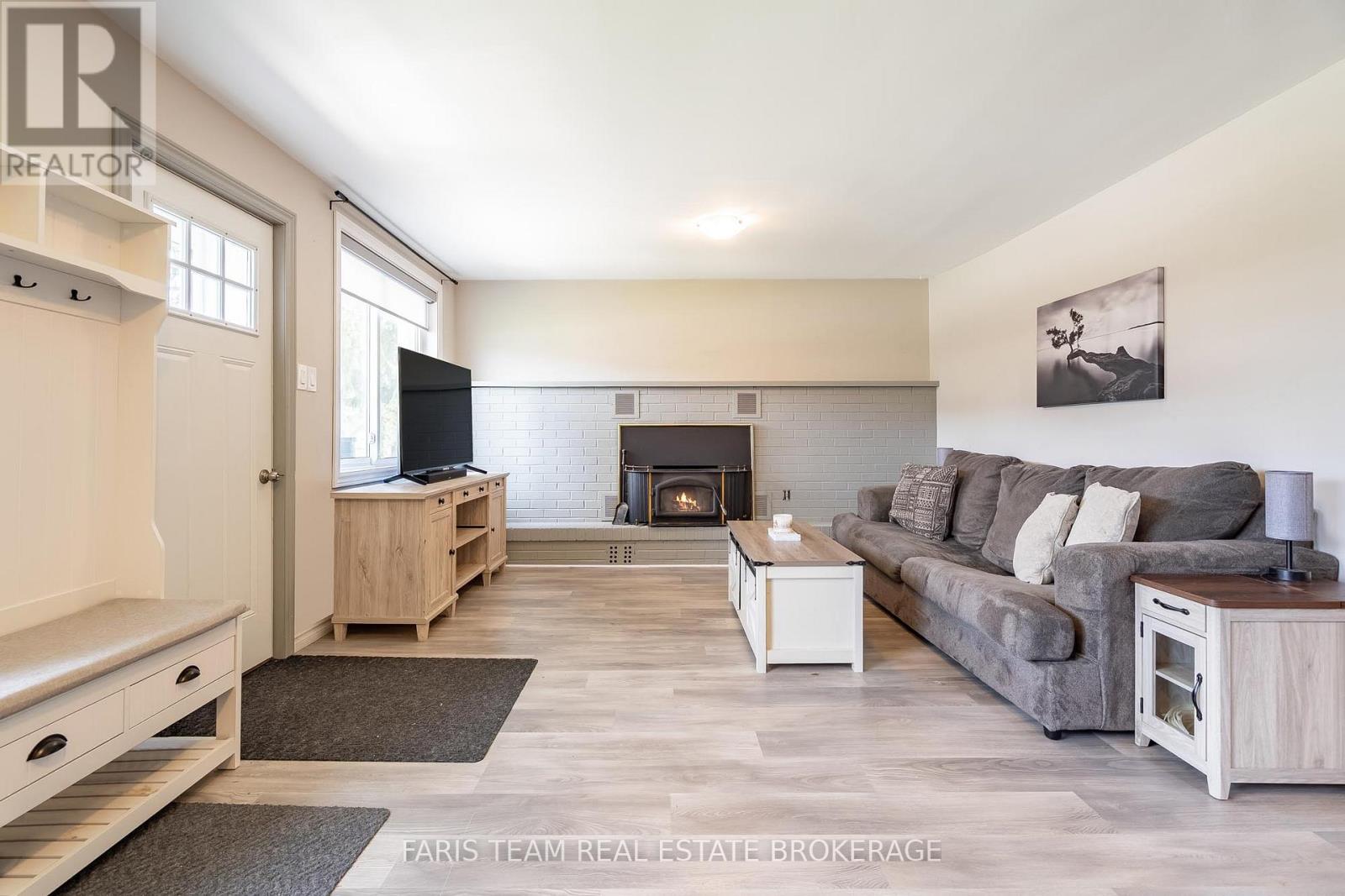 261 JAMES STREET E - 14
