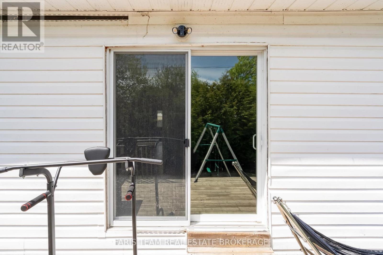 261 JAMES STREET E - 26