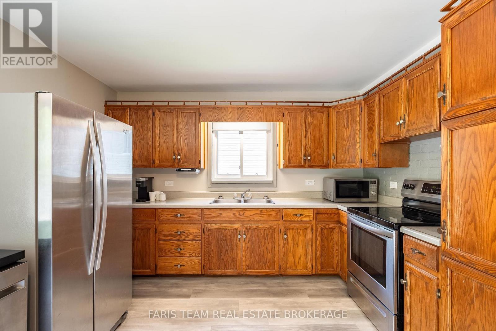 261 JAMES STREET E - 5