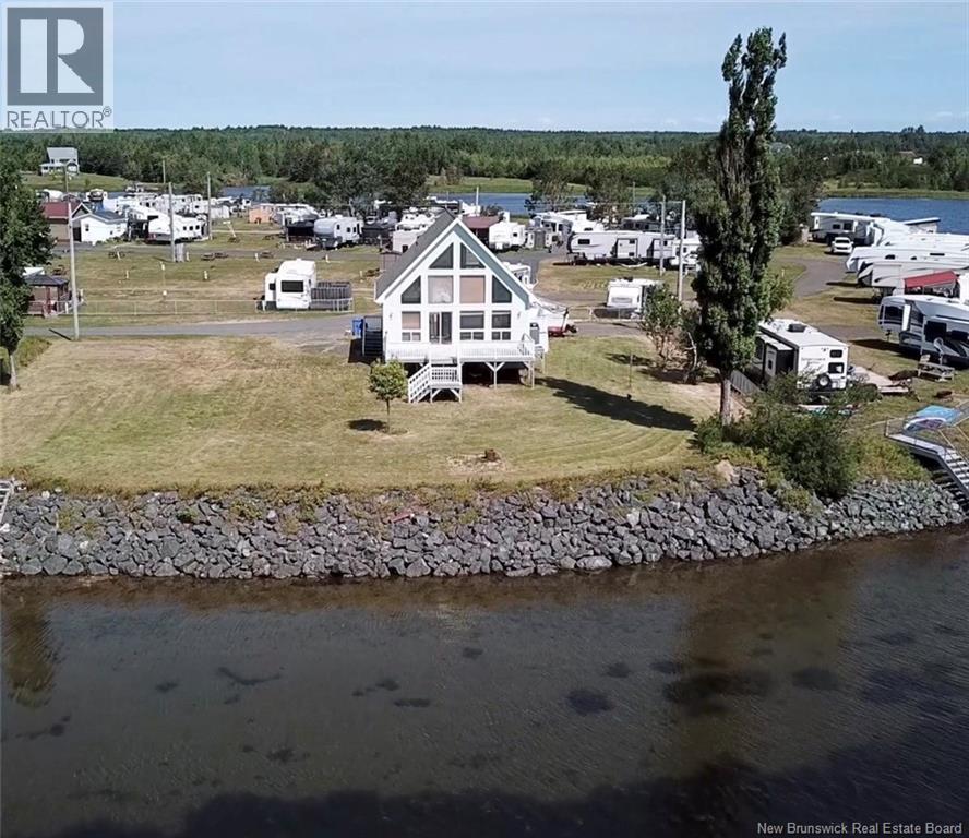 82 De la pointe Road