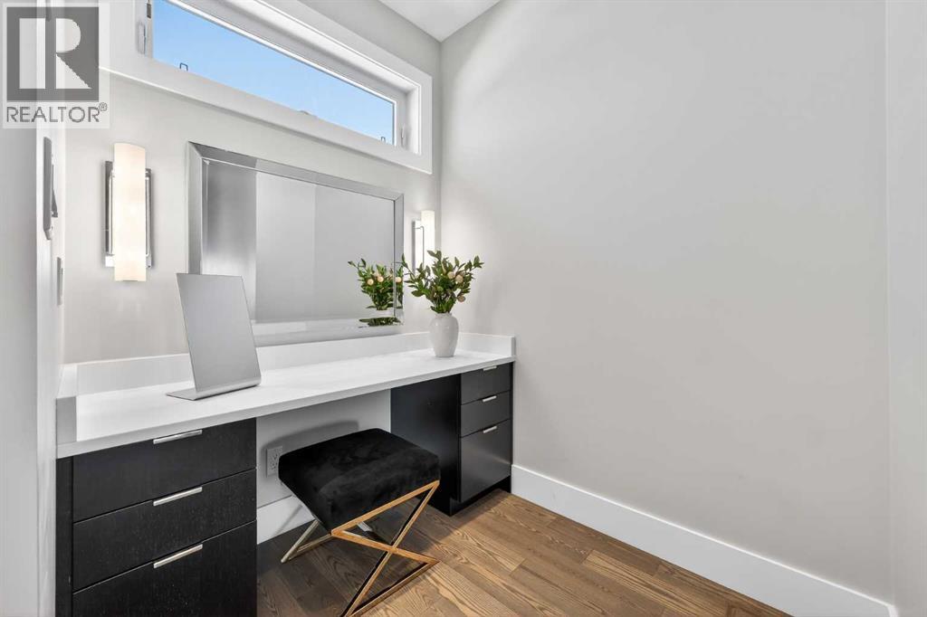 4905 21 Street SW - 39