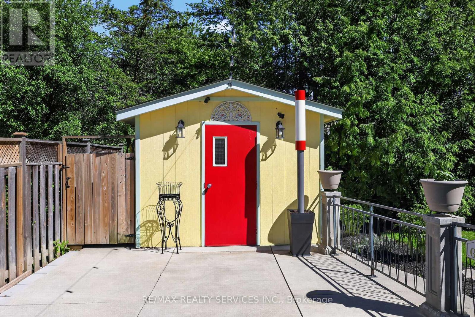 150 ROYAL VALLEY DRIVE - 41