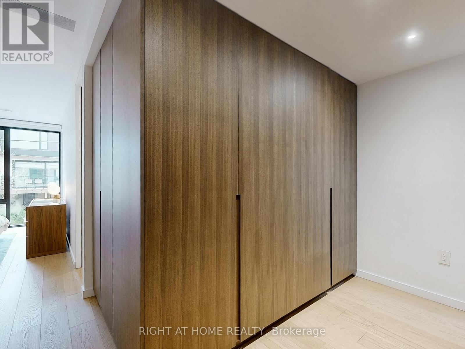15 DURIE STREET E - 13