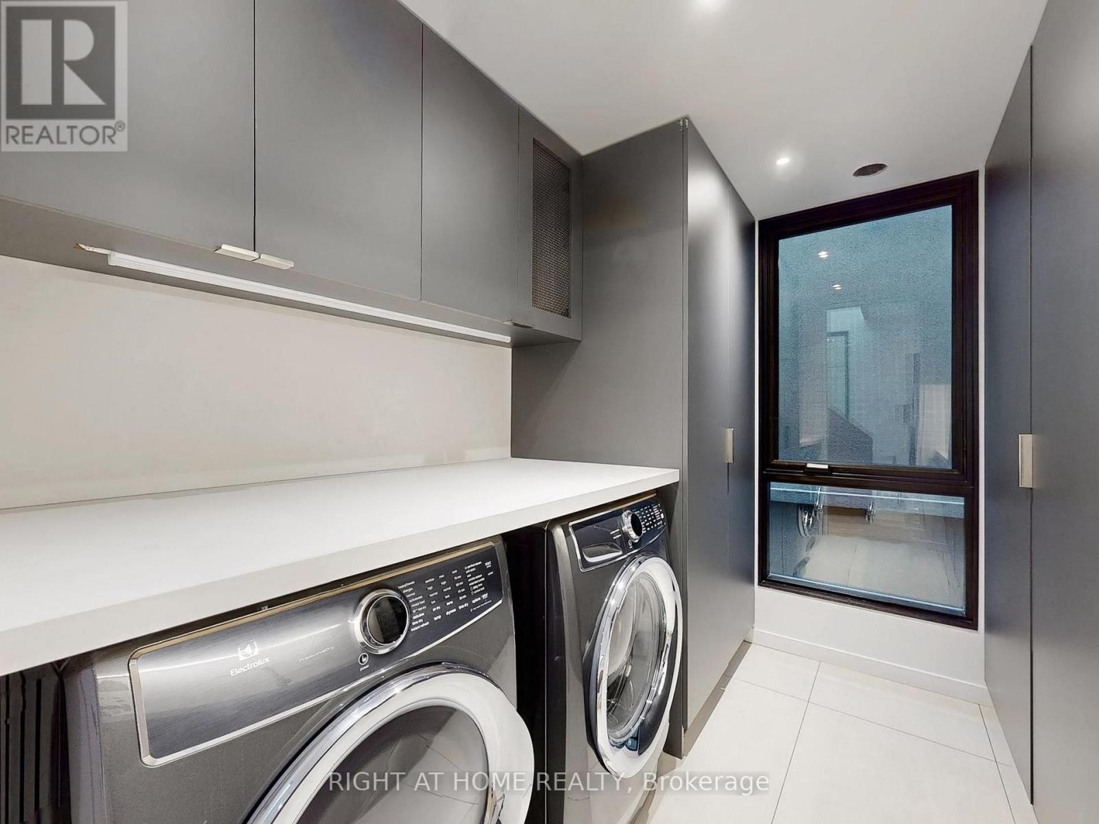 15 DURIE STREET E - 21