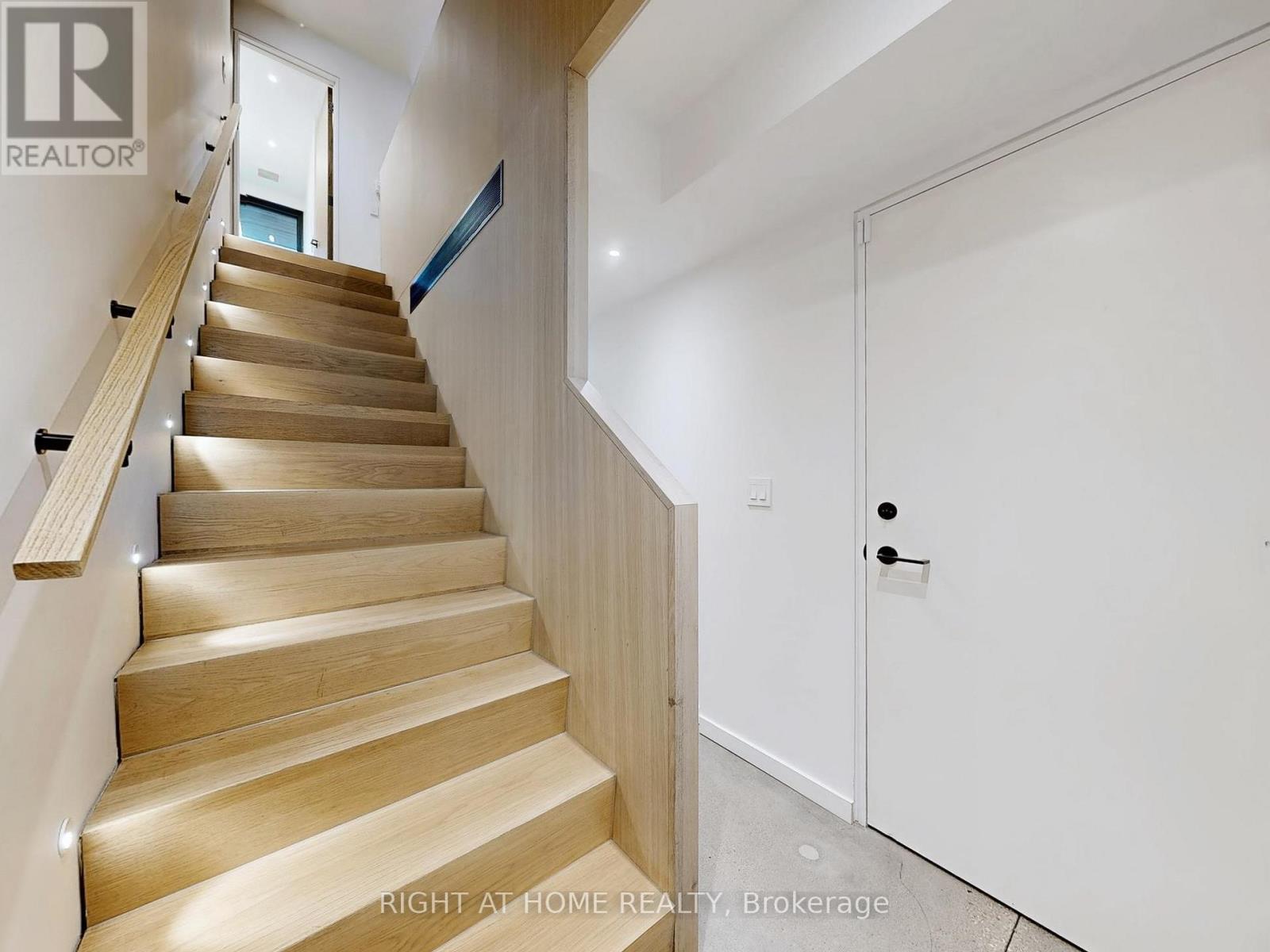 15 DURIE STREET E - 39