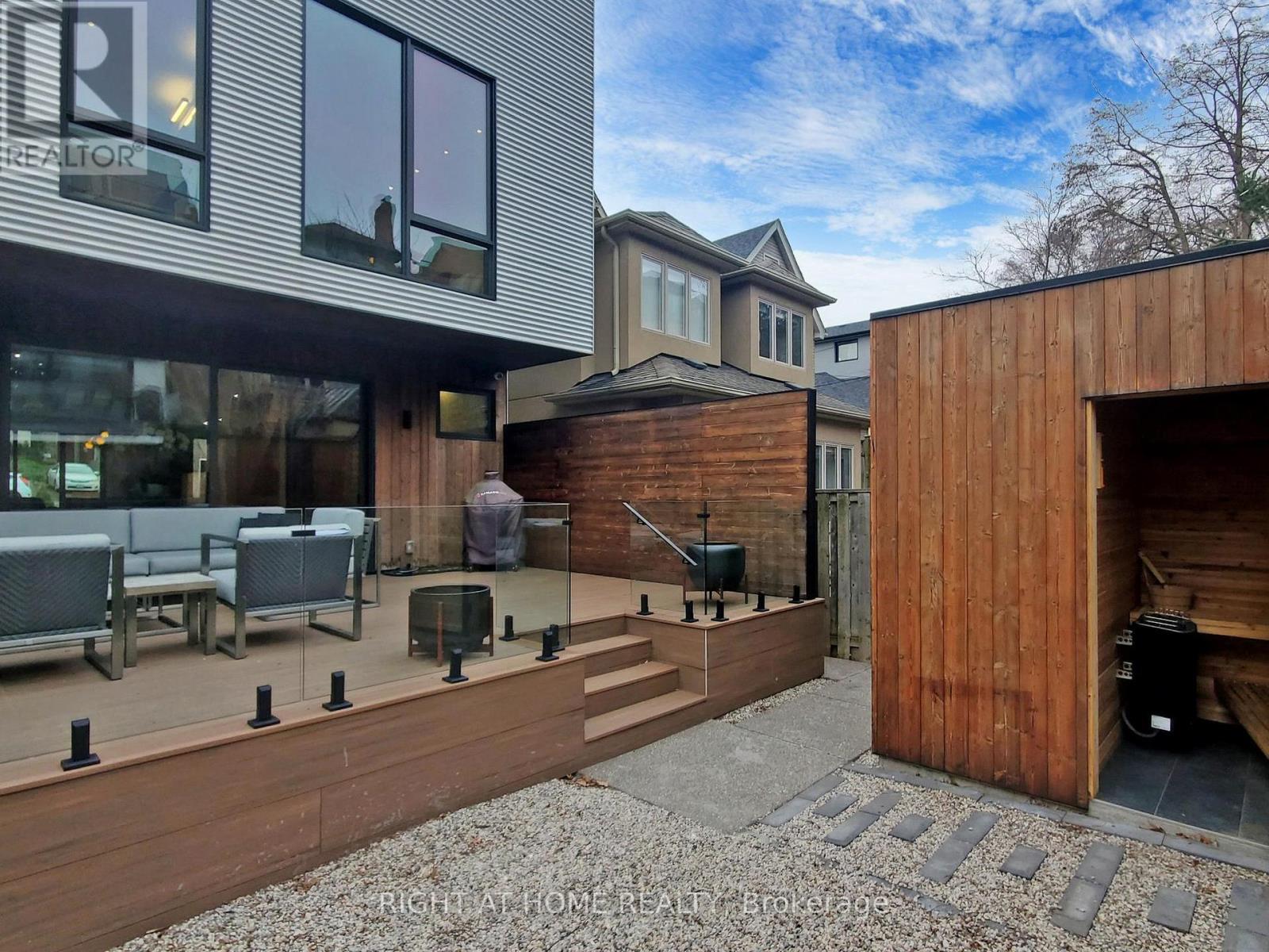 15 DURIE STREET E - 43