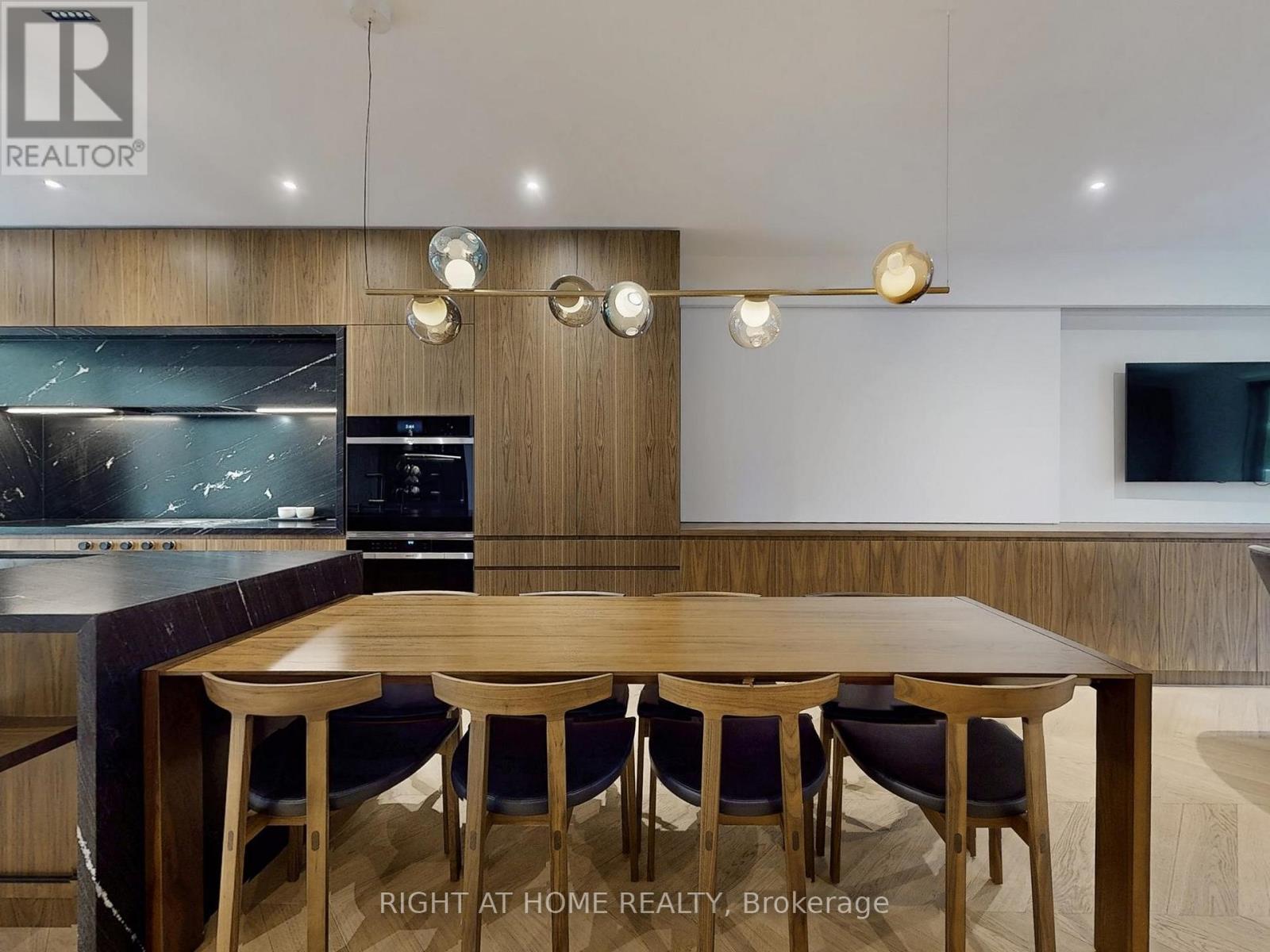 15 DURIE STREET E - 7