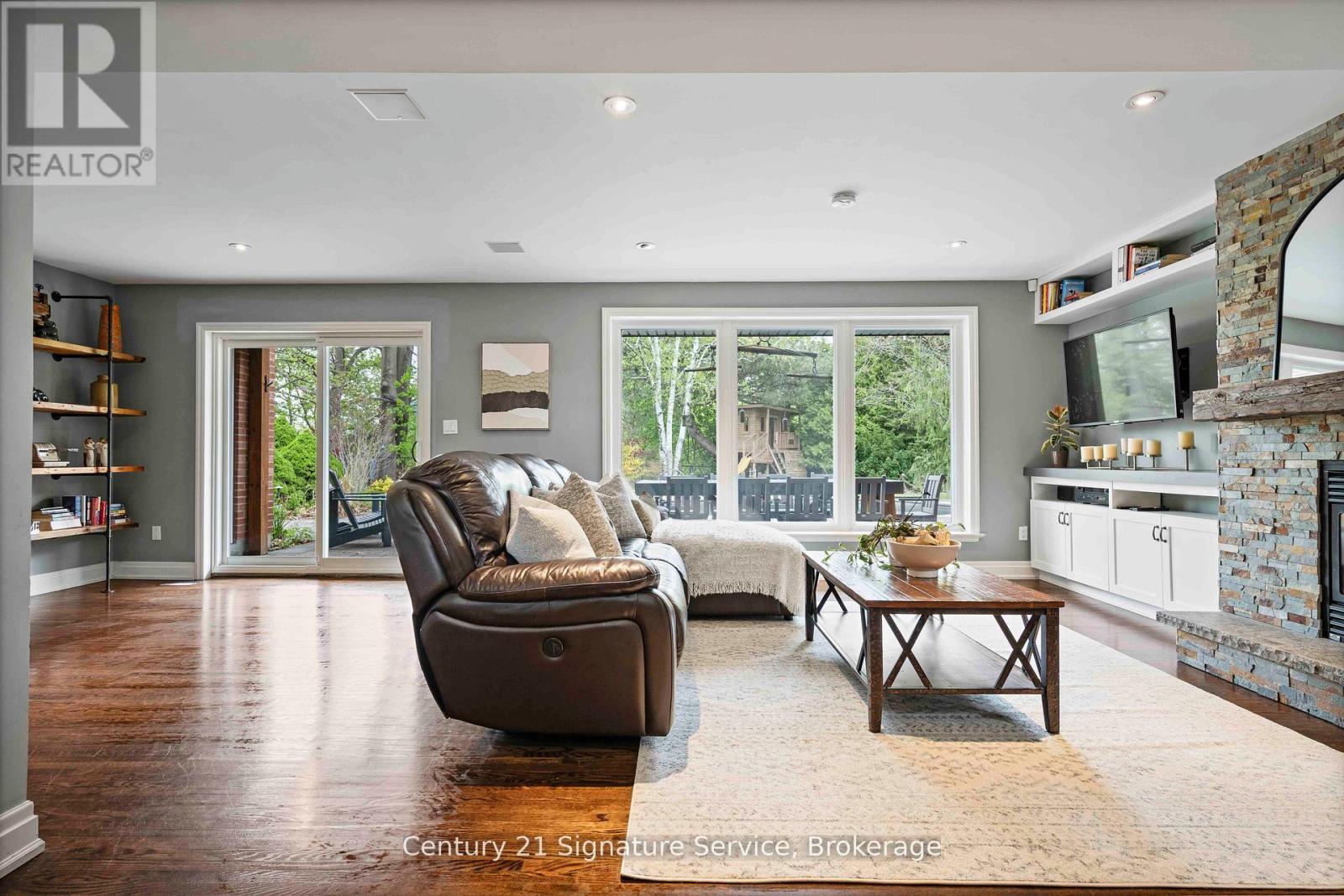 2173 GREENHURST AVENUE - 27