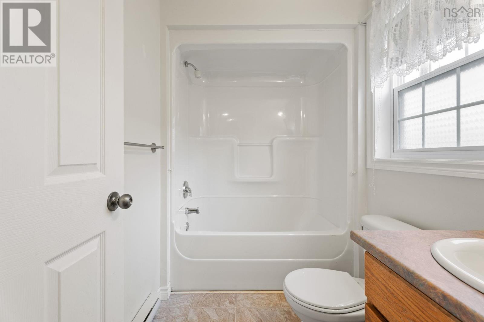 122 Juniper Crescent - 24
