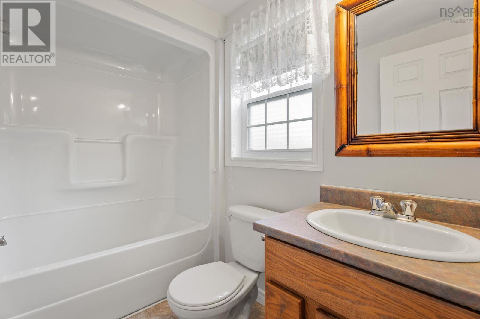 122 Juniper Crescent - 23