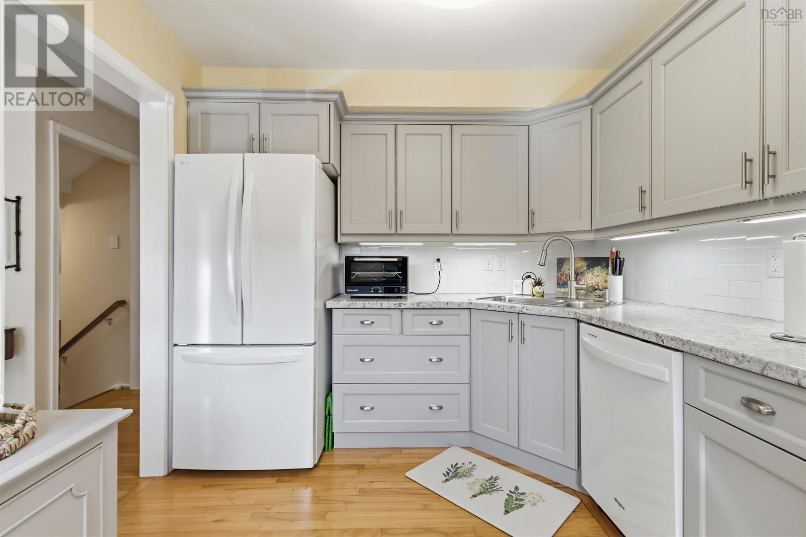 21 Forestside Crescent - 21