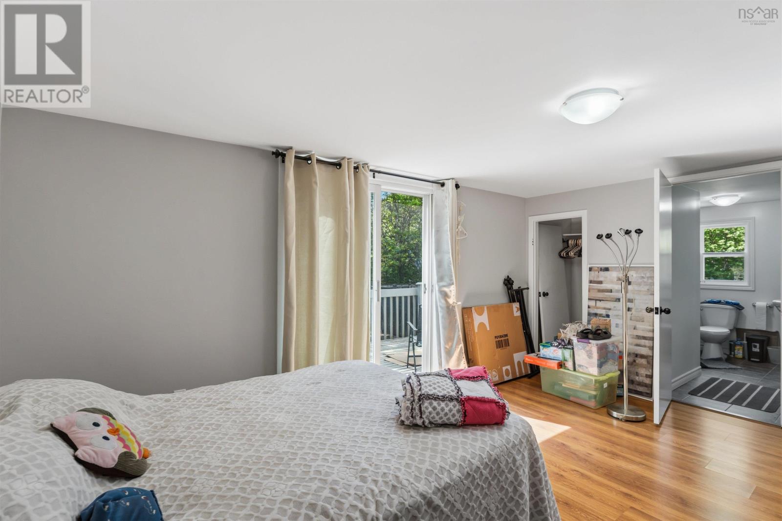 Property 23 of 37 of 32 Churchill Avenue