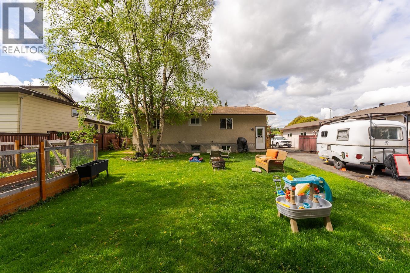 7864 LOYOLA CRESCENT - 27