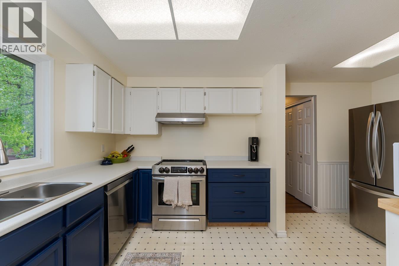 7864 LOYOLA CRESCENT - 8