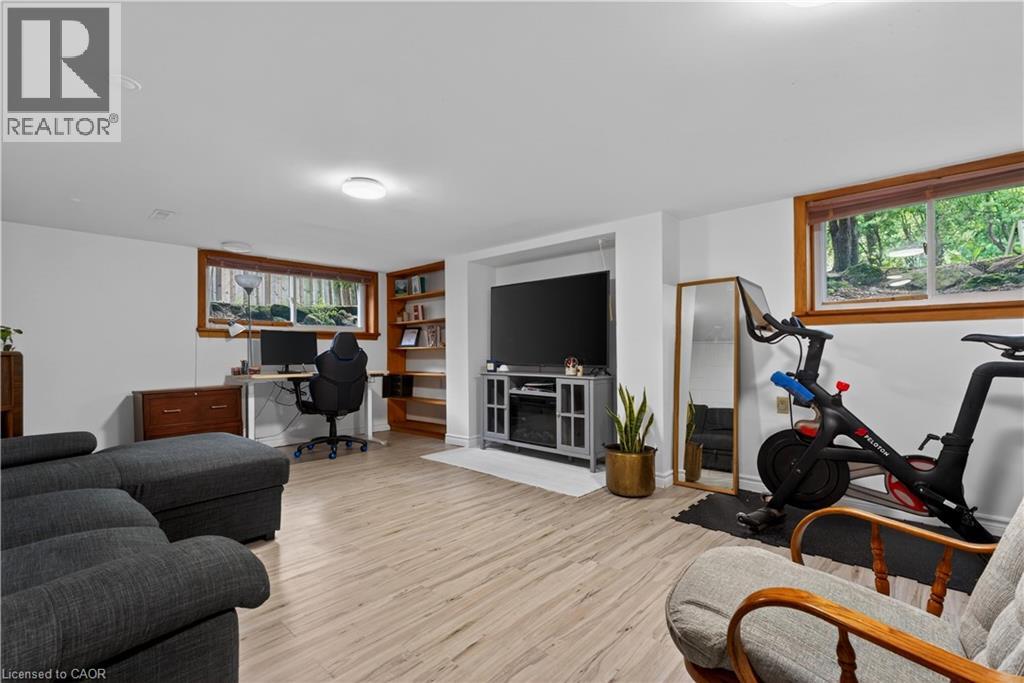 215 IONA Avenue - 41