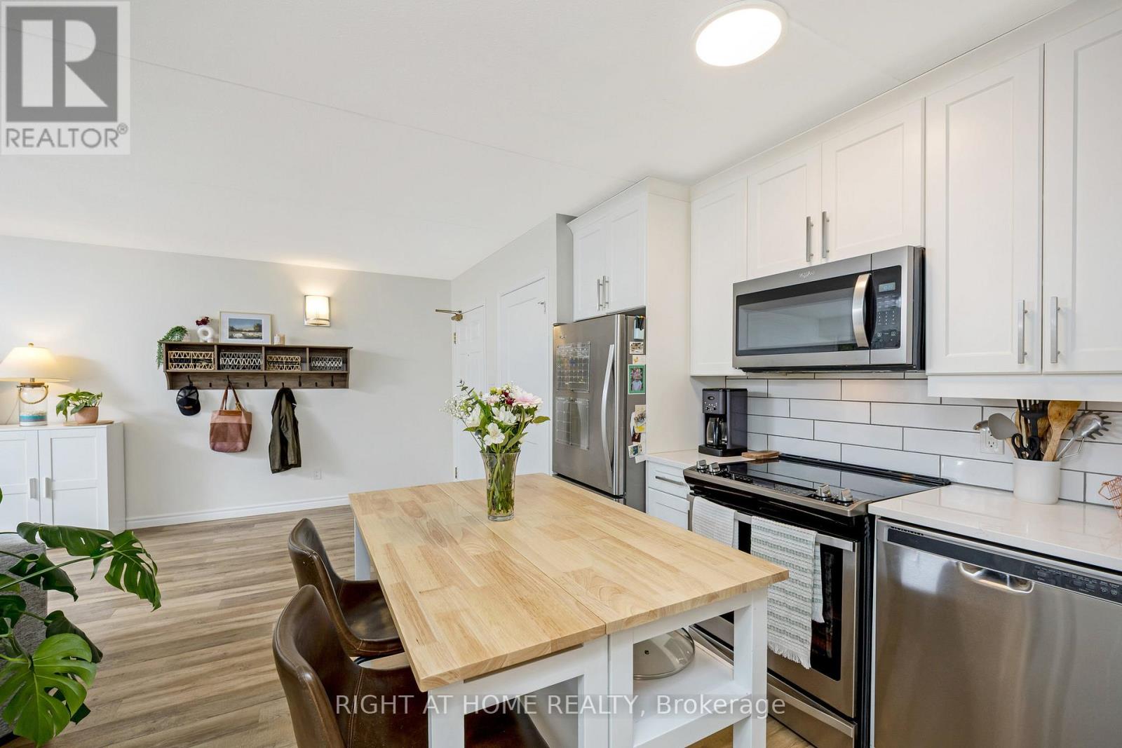 #203 264 ALMA STREET - 9