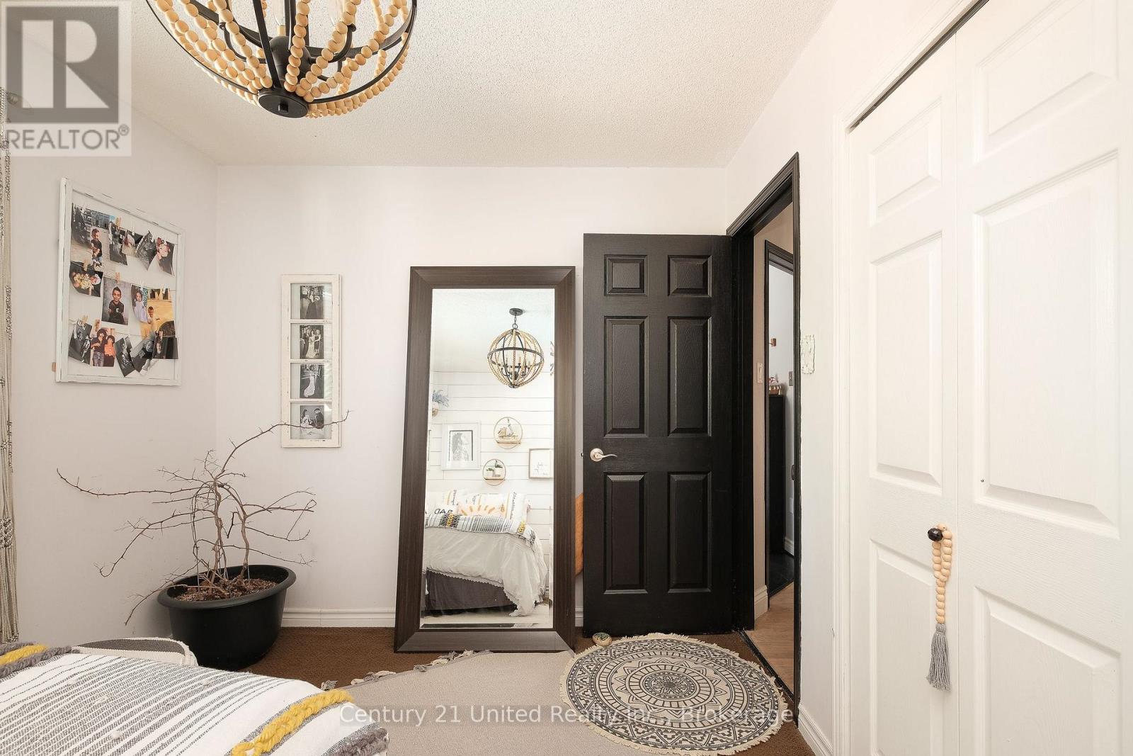 2229 LORRAINE DRIVE - 20