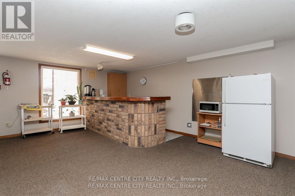 #109 440 WELLINGTON STREET - Image 29