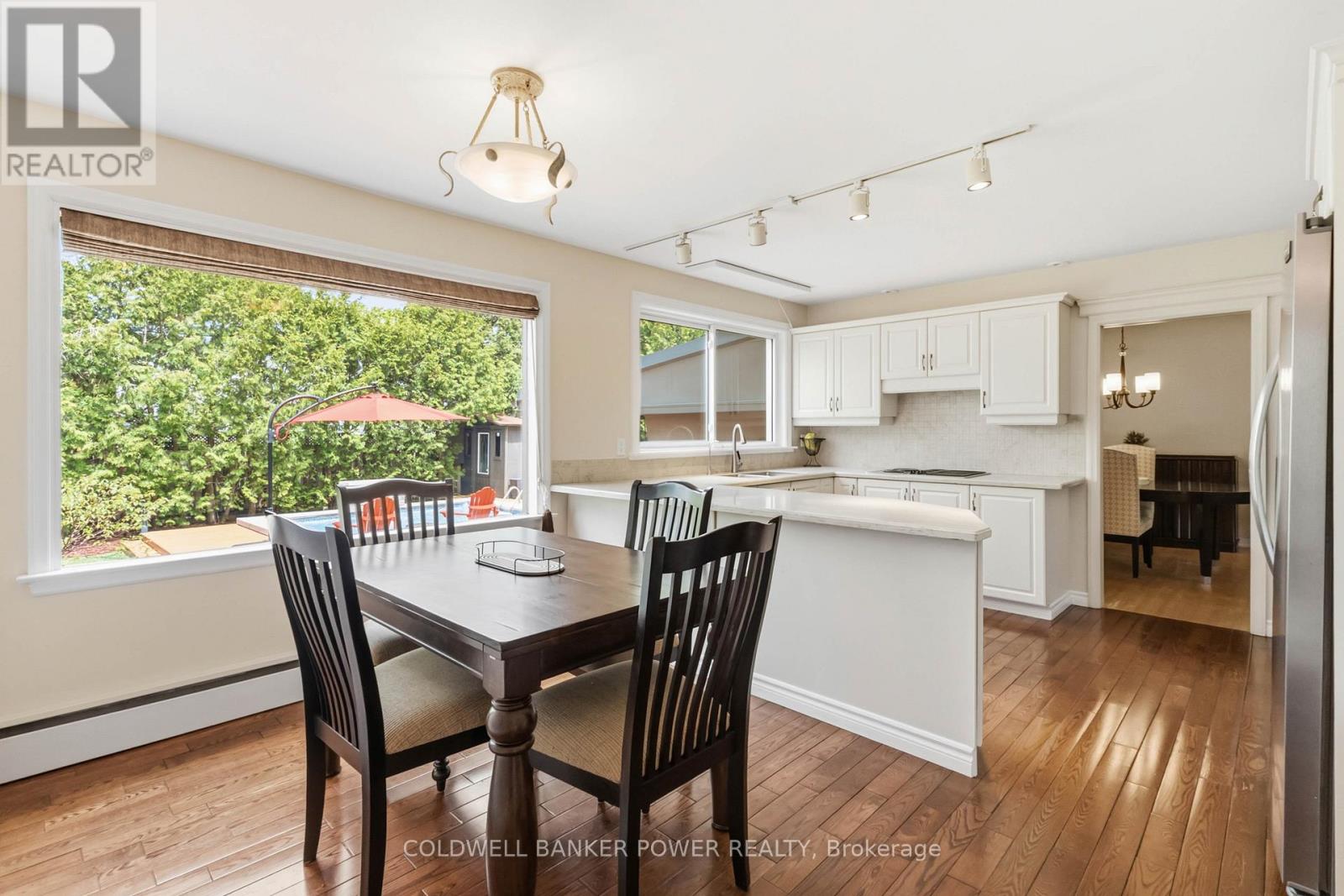 19 LINKSGATE ROAD - 13