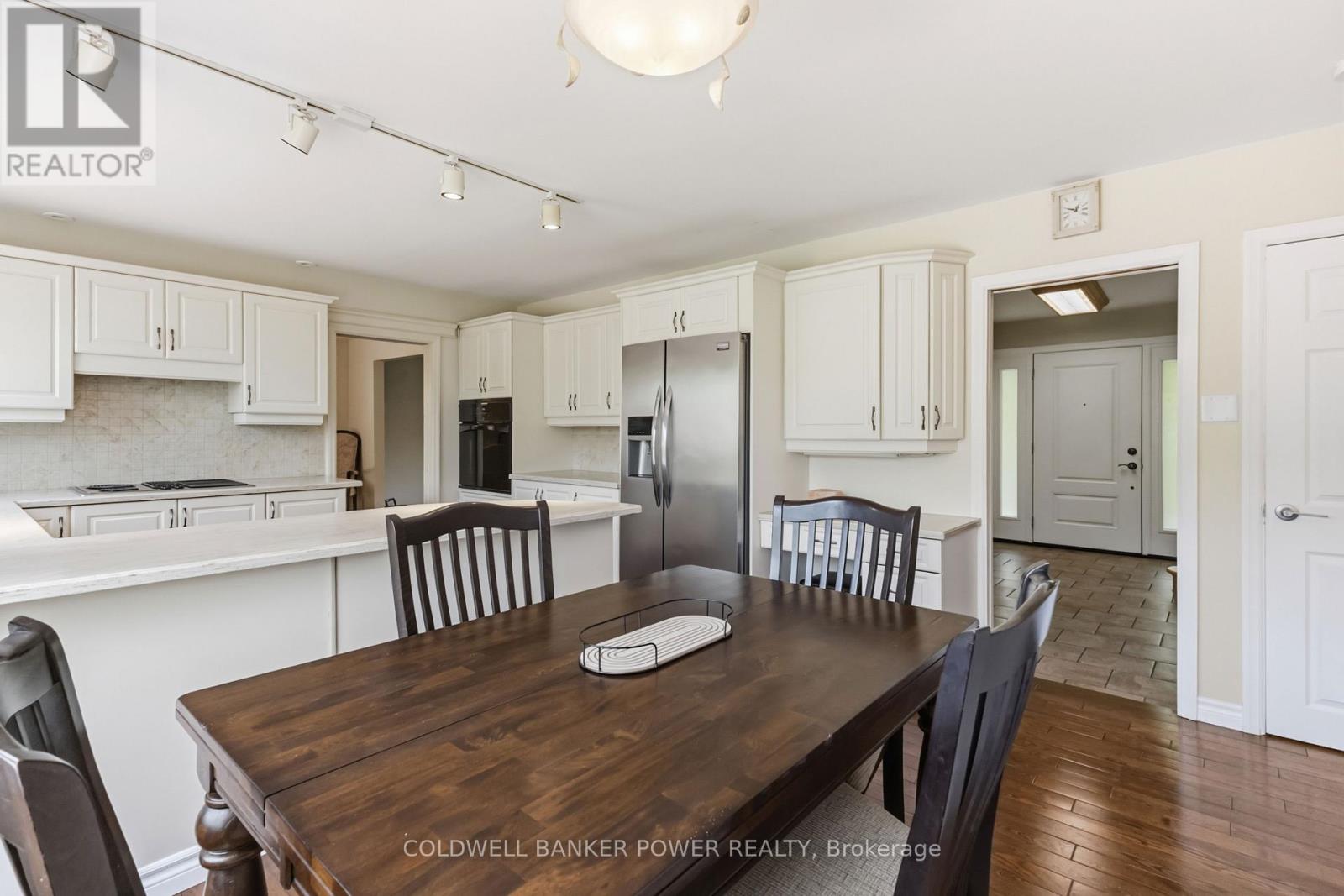 19 LINKSGATE ROAD - 14