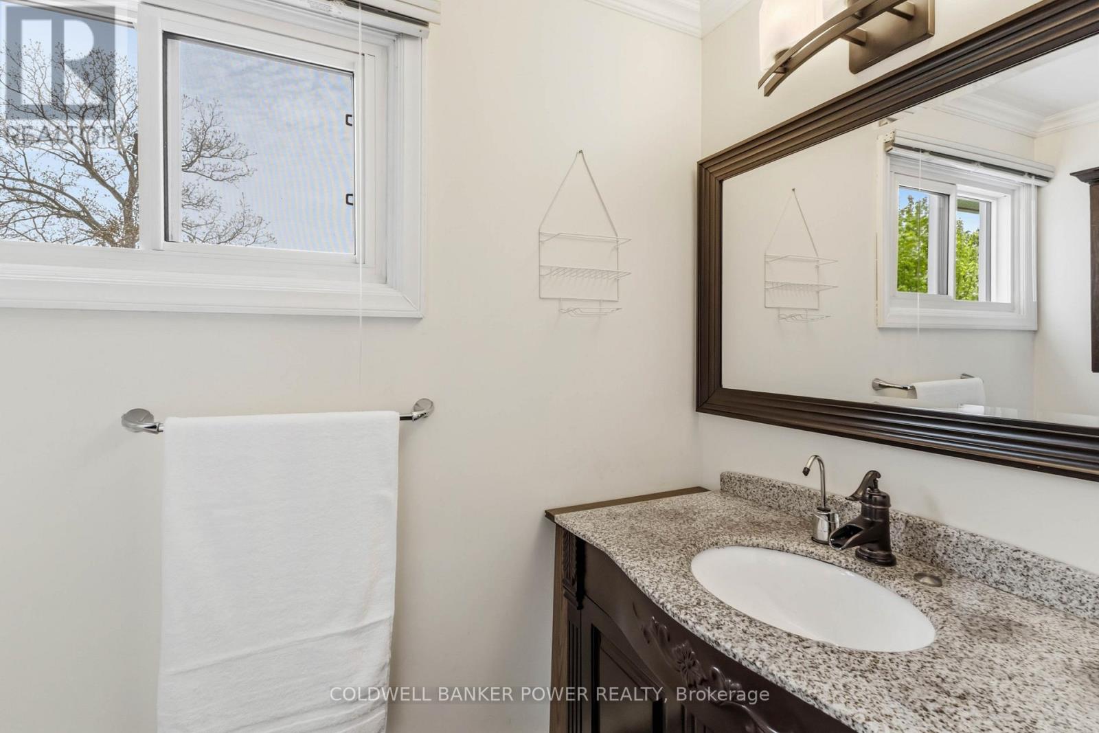 19 LINKSGATE ROAD - 23