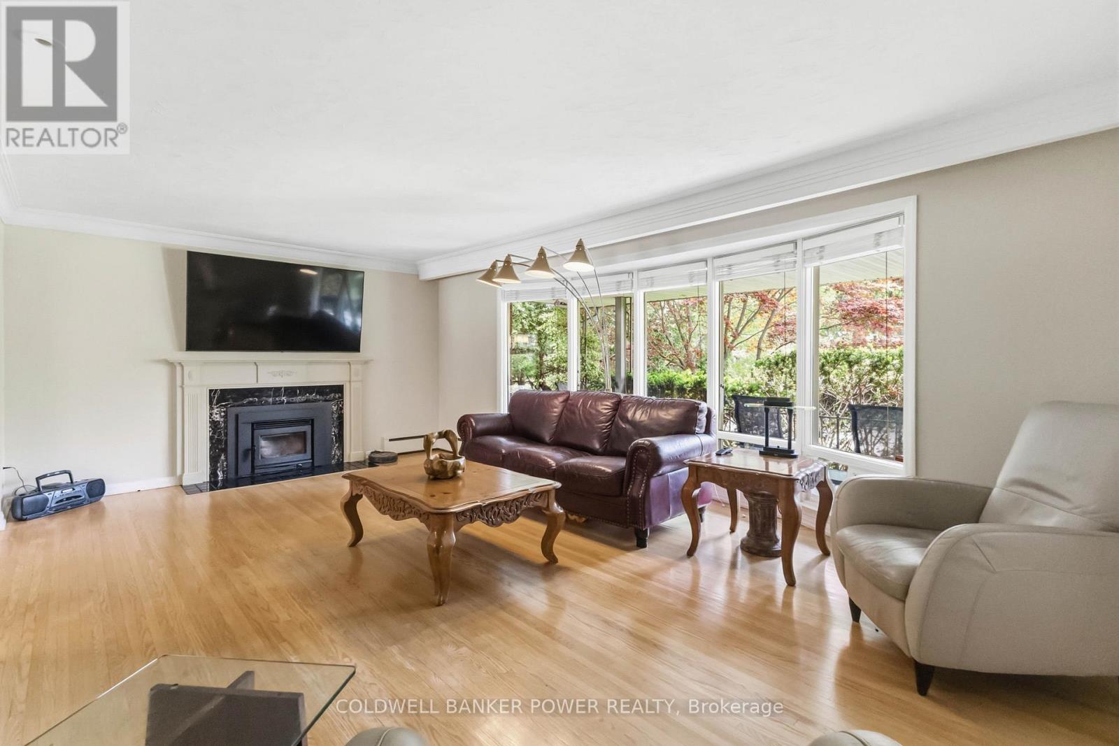 19 LINKSGATE ROAD - 8