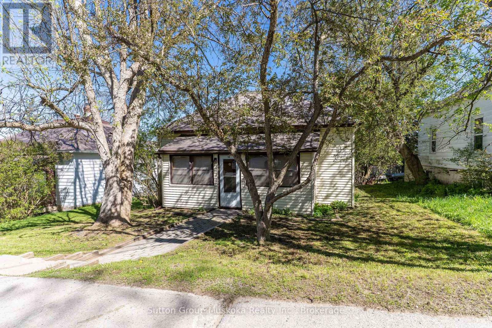 18 SUSAN STREET W - 1