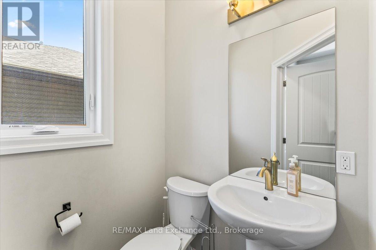 395 MARY ROSE AVENUE - 10