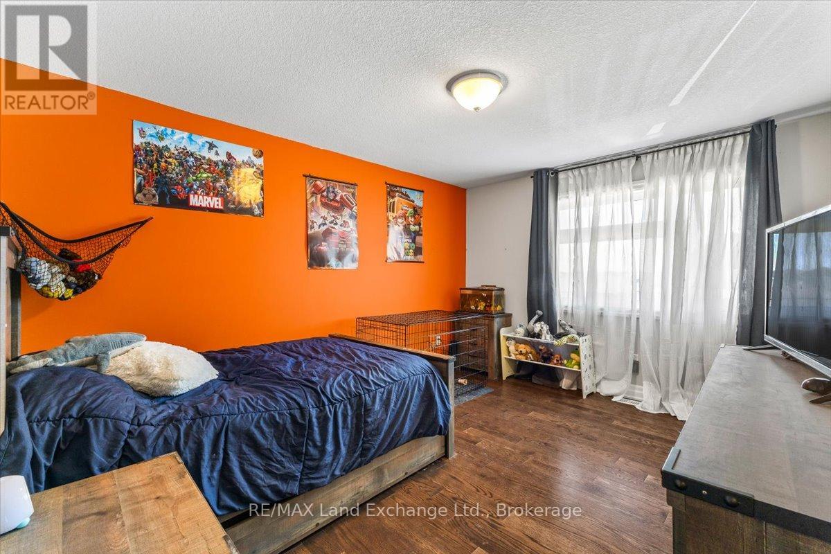 395 MARY ROSE AVENUE - 12