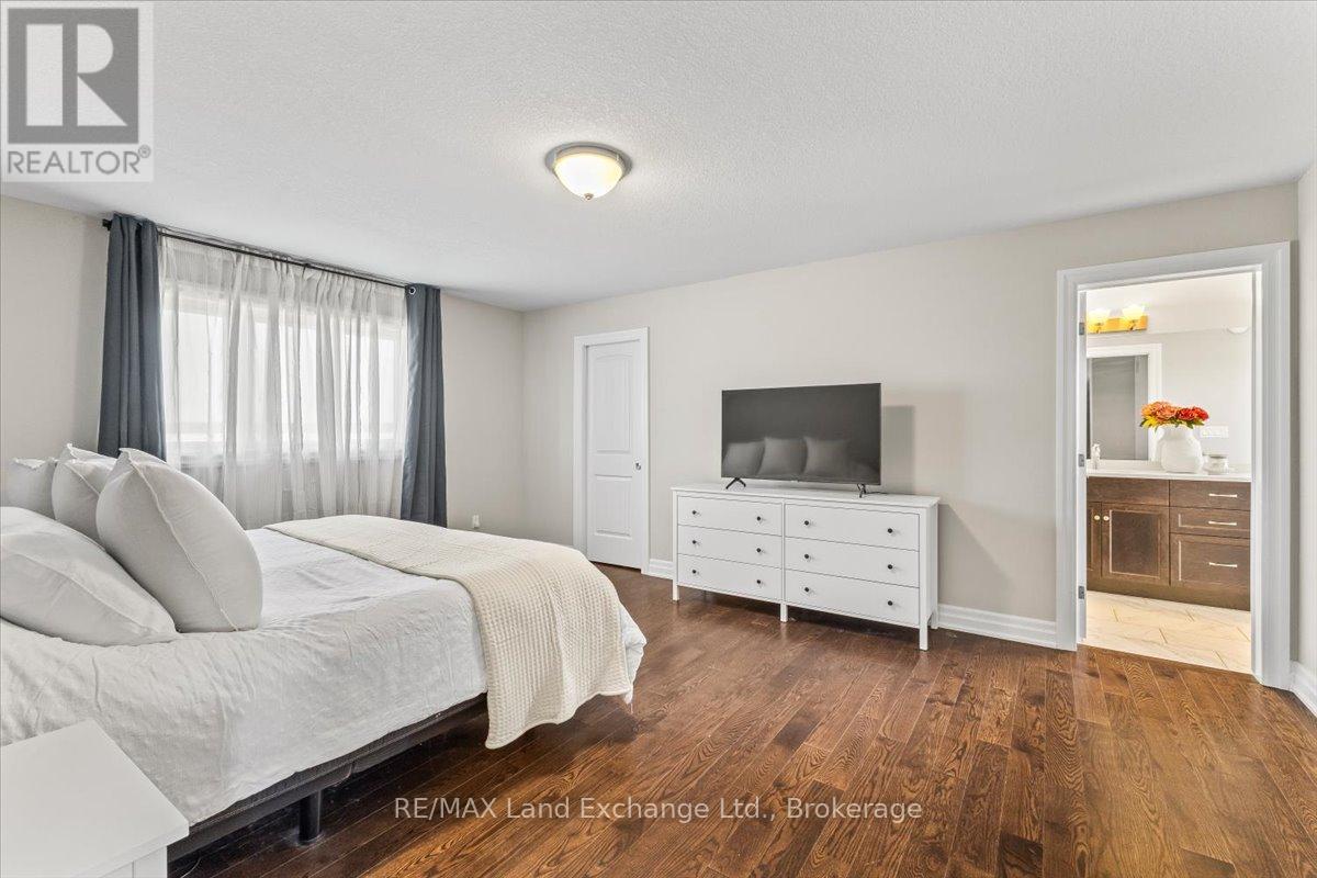 395 MARY ROSE AVENUE - 14