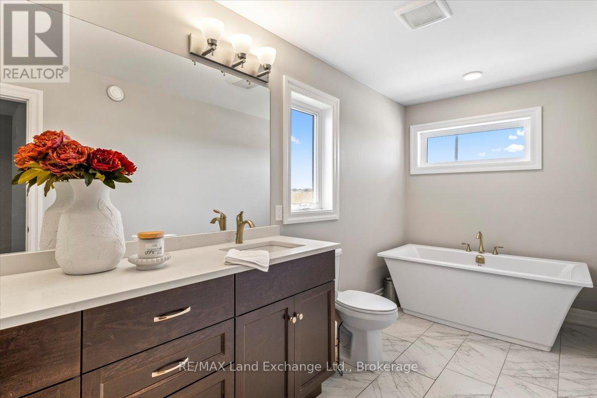 395 MARY ROSE AVENUE - 17