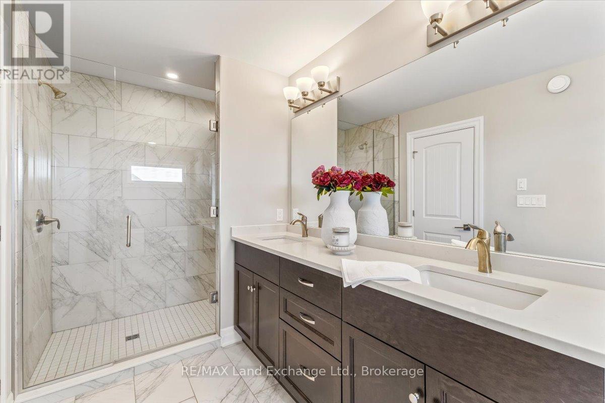 395 MARY ROSE AVENUE - 18