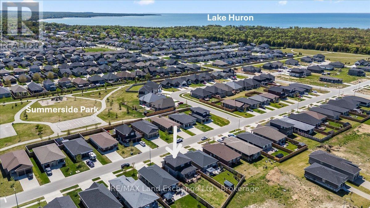 395 MARY ROSE AVENUE - 28