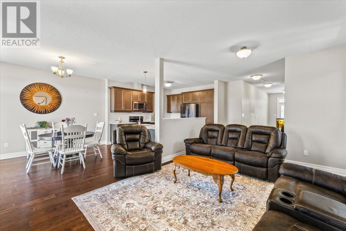 395 MARY ROSE AVENUE - 3