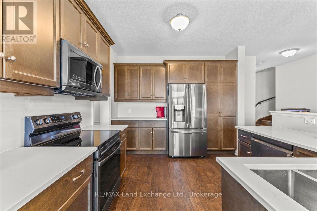 395 MARY ROSE AVENUE - 7