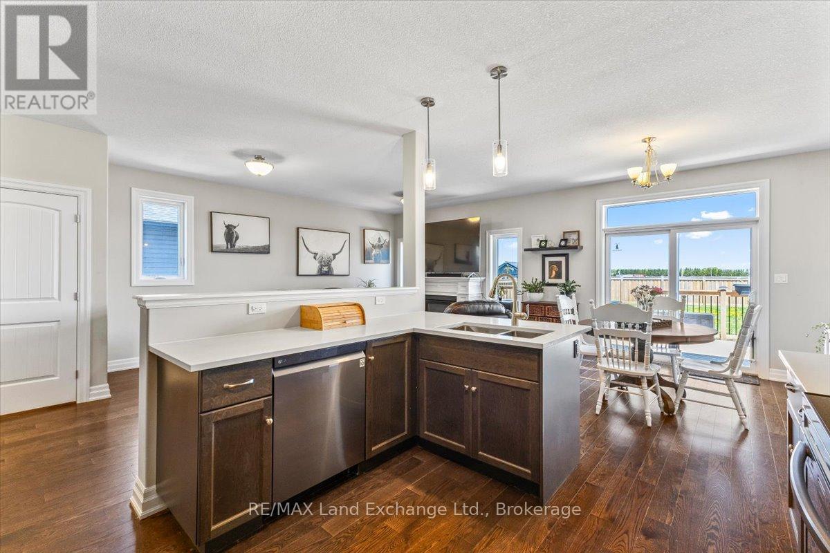 395 MARY ROSE AVENUE - 8