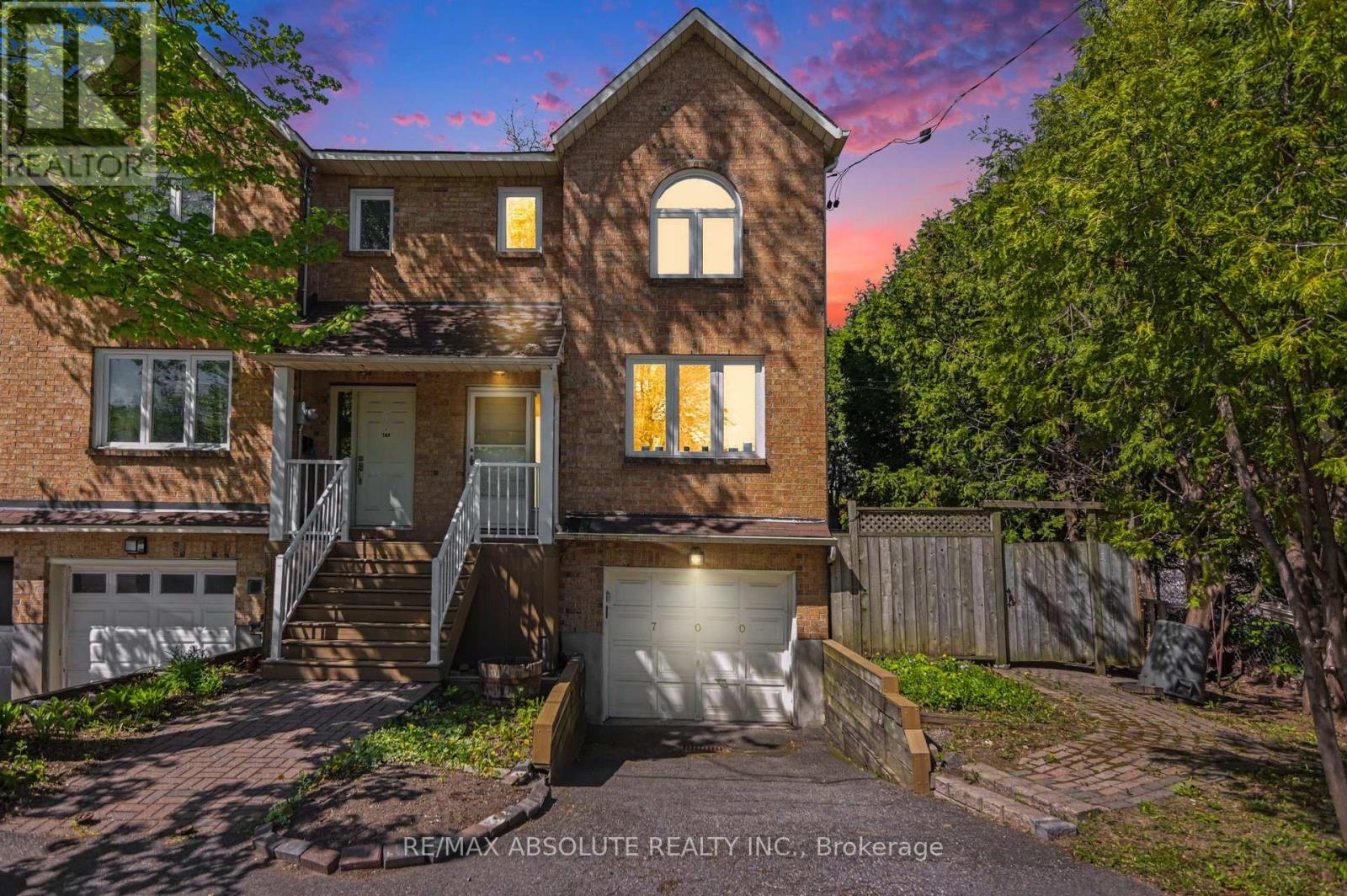 700 TWEEDSMUIR AVENUE - 1