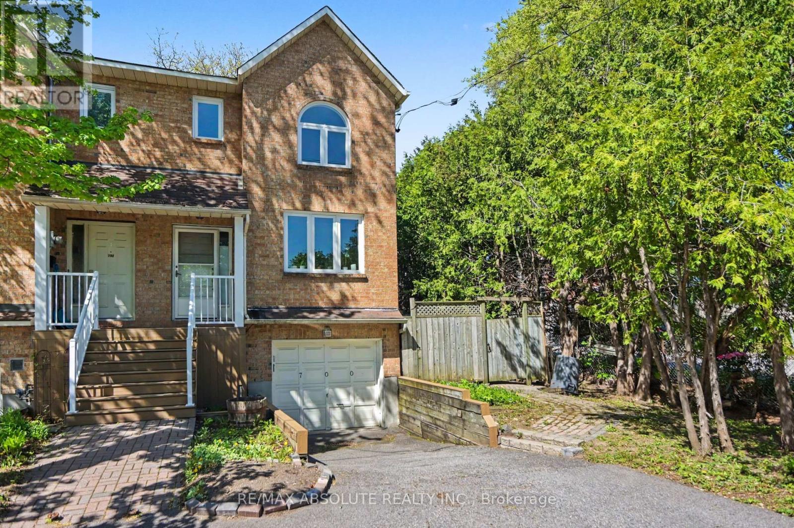 700 TWEEDSMUIR AVENUE - 2
