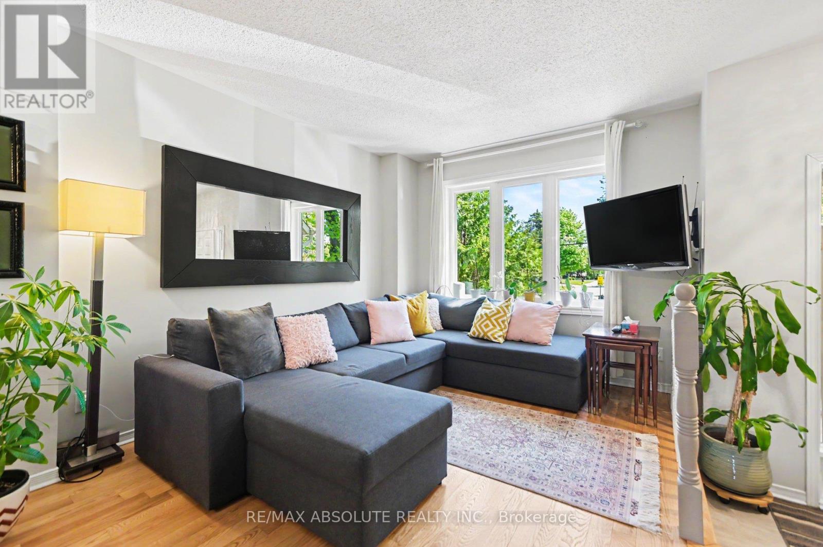 700 TWEEDSMUIR AVENUE - 3