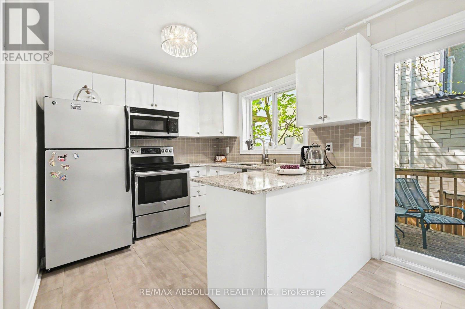 700 TWEEDSMUIR AVENUE - 6