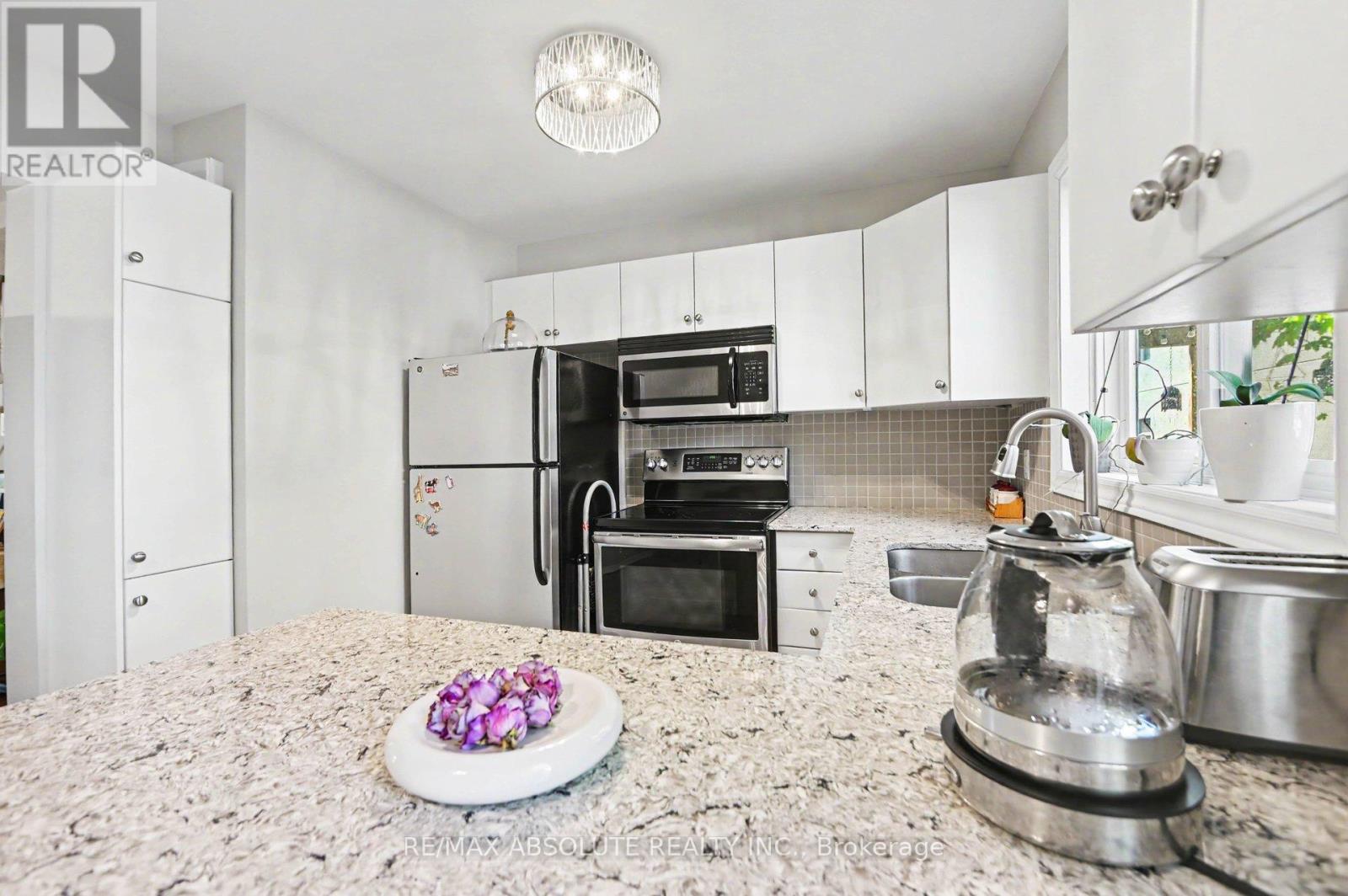 700 TWEEDSMUIR AVENUE - 7