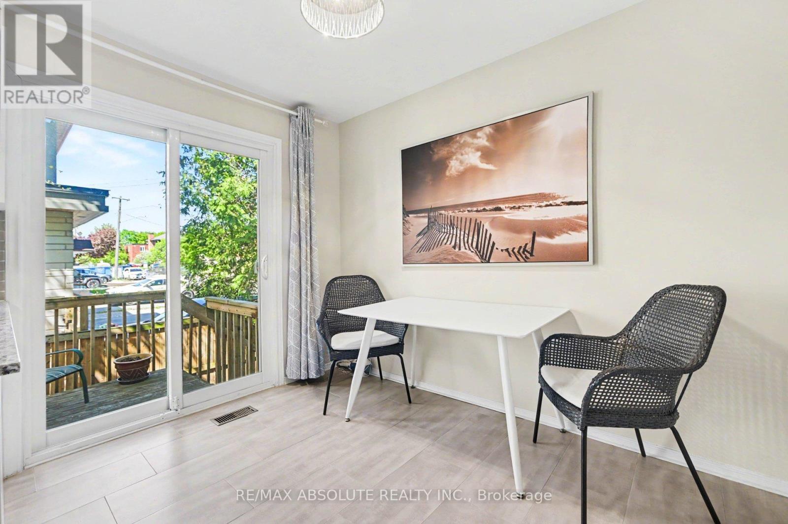 700 TWEEDSMUIR AVENUE - 8