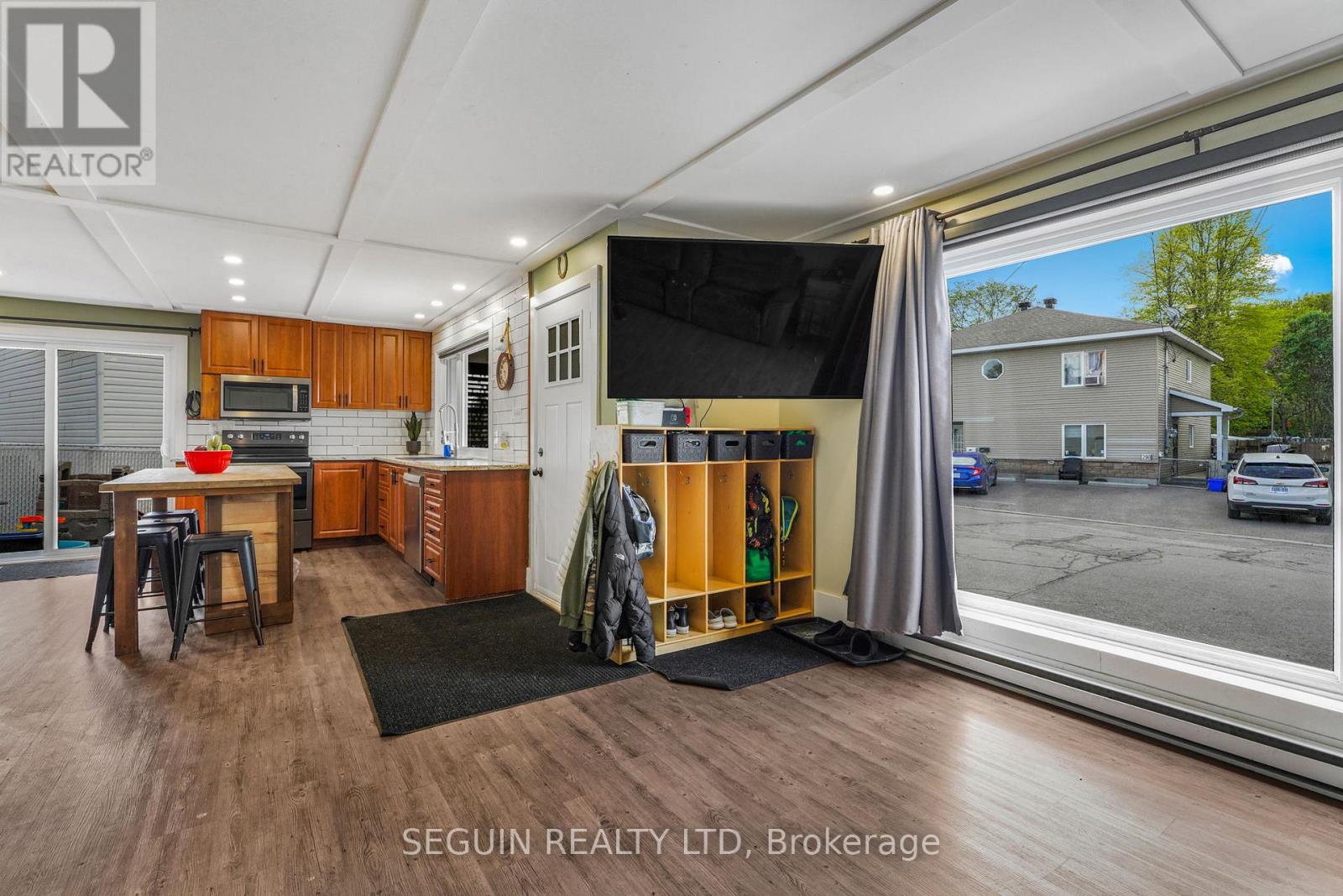 281 HAMPDEN STREET - 11