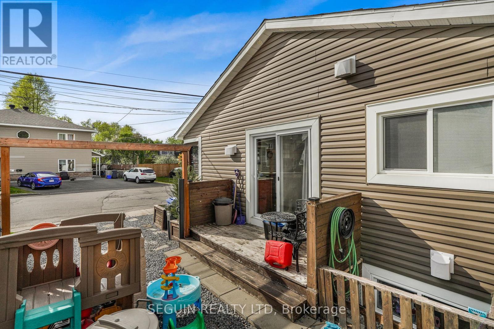 281 HAMPDEN STREET - 23