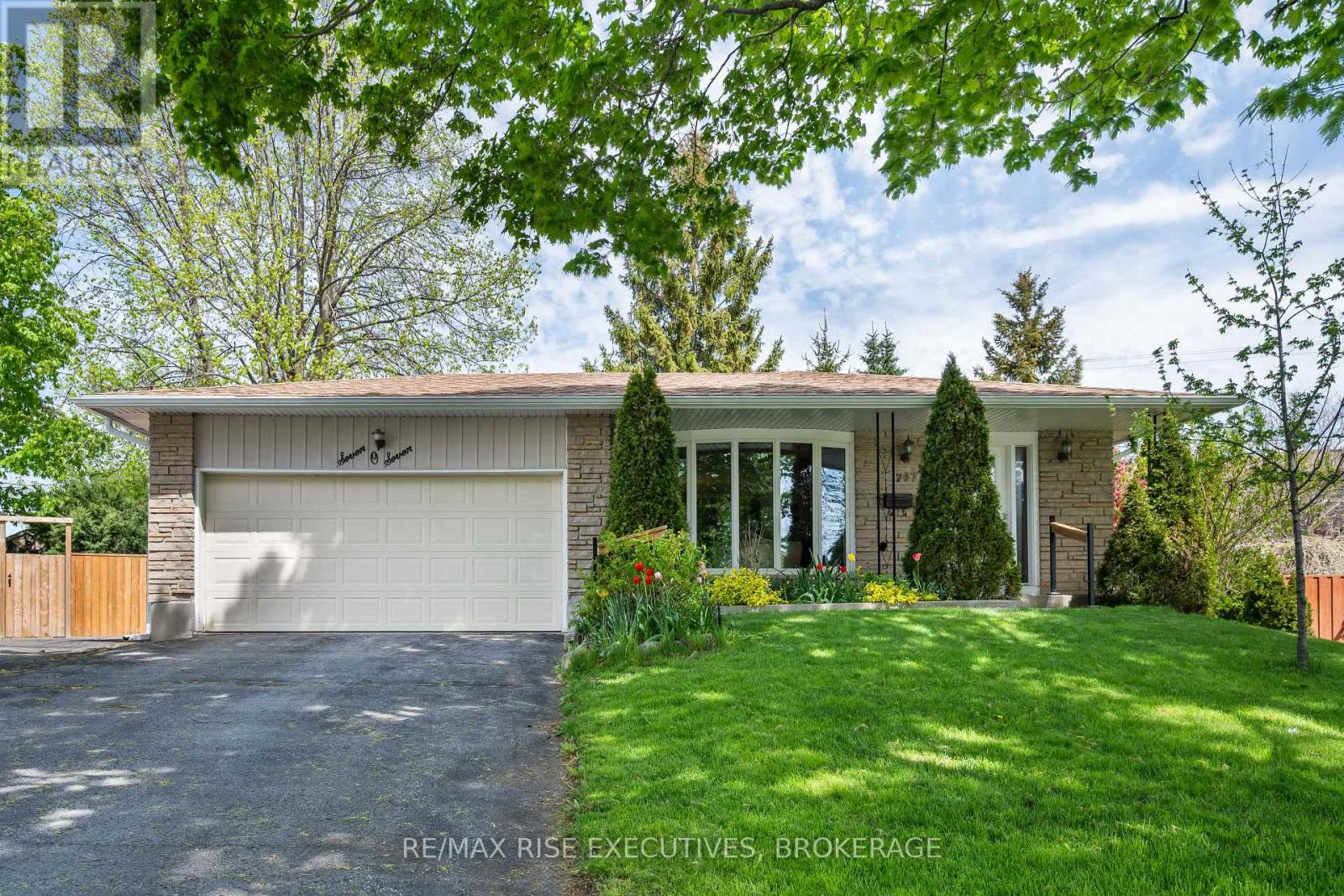 707 LAIDLAW CRESCENT - 1