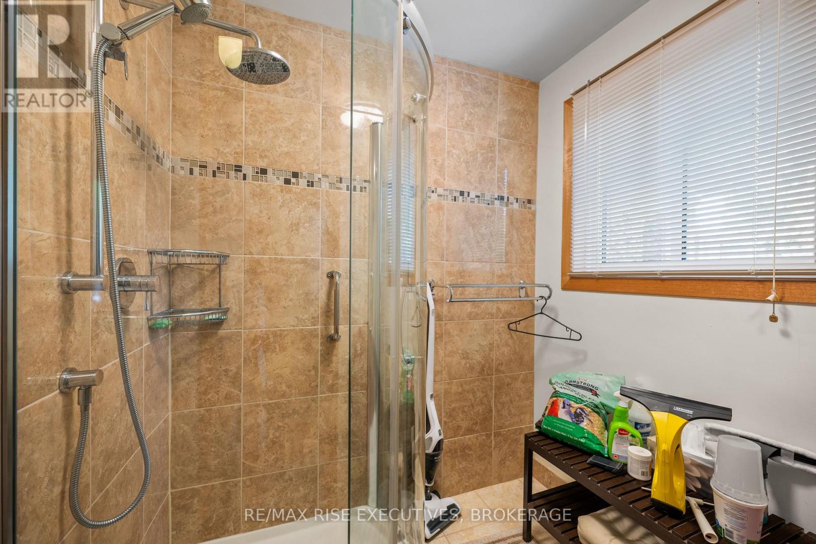 707 LAIDLAW CRESCENT - 15