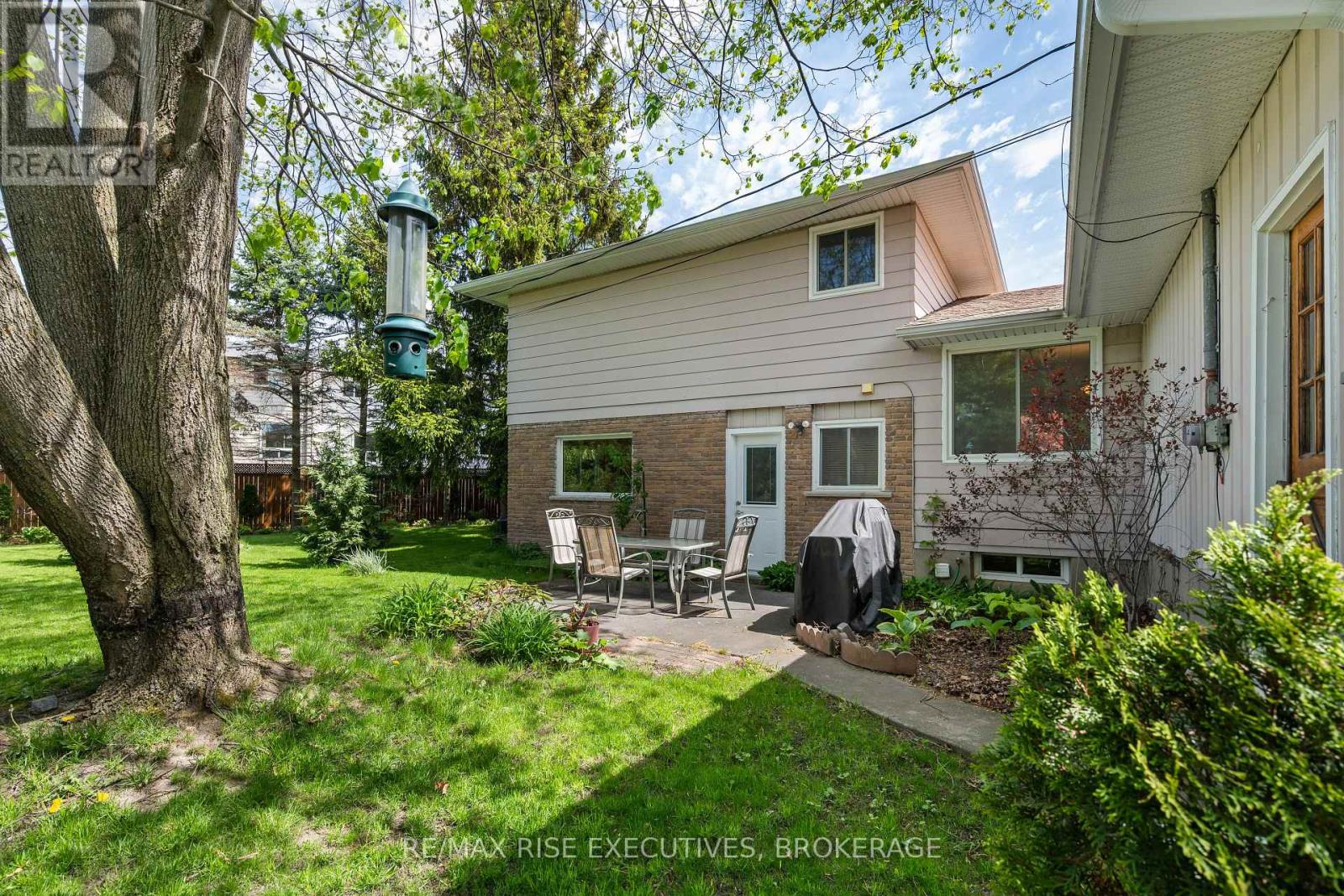 707 LAIDLAW CRESCENT - 16