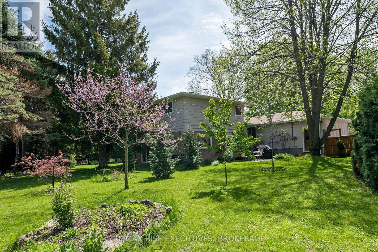 707 LAIDLAW CRESCENT - 17