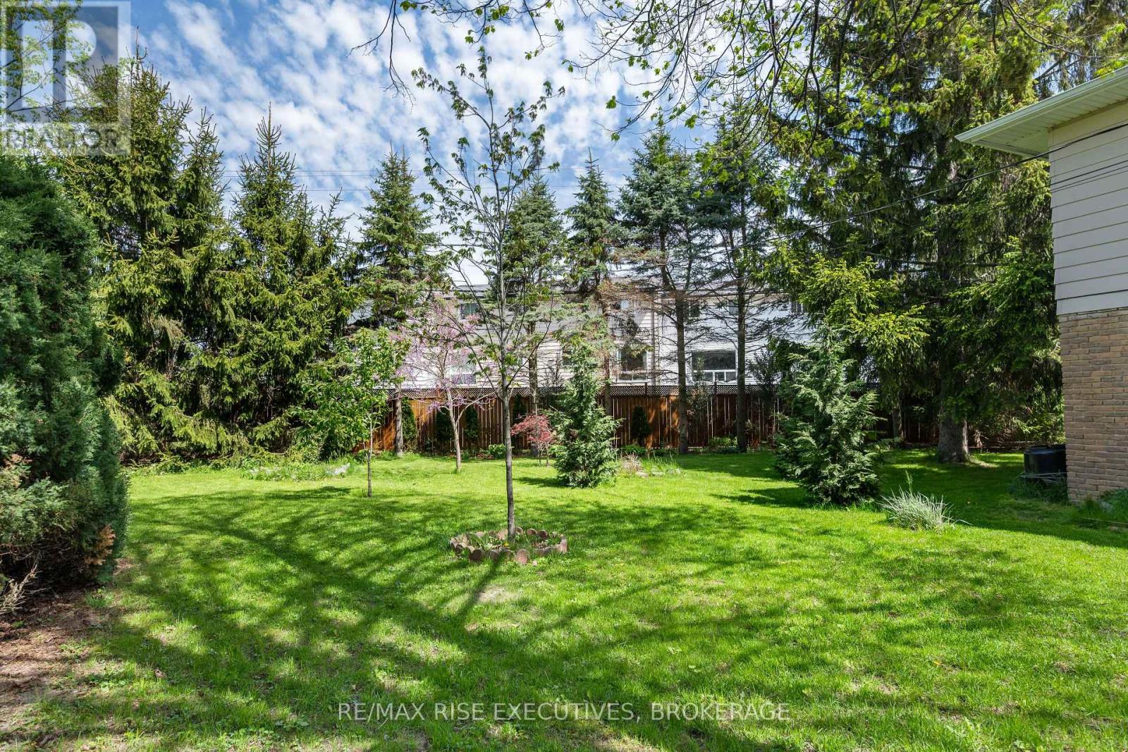 707 LAIDLAW CRESCENT - 18